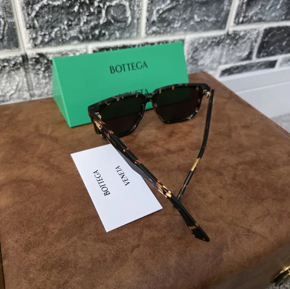 Bottega Veneta Made In JapanTortoise Shell Sunglasses - Picture 5 of 8